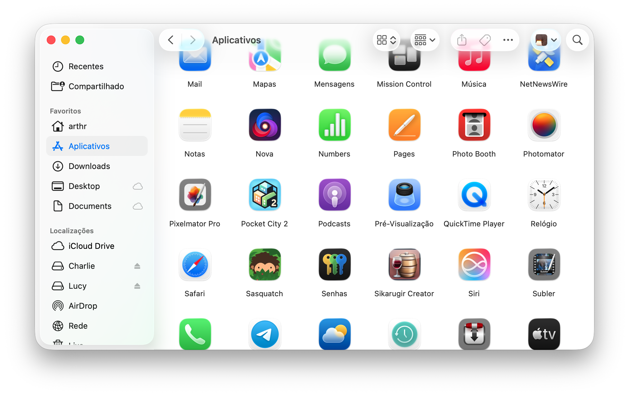 Uma janela do Finder, o explorador de arquivos do macOS, com uma lista de aplicativos